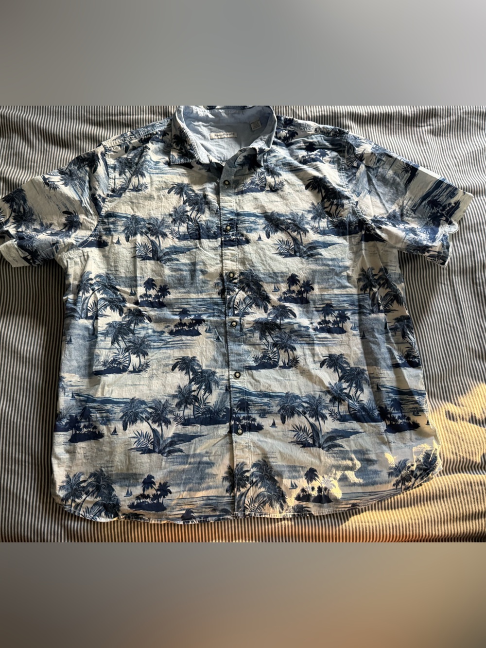Tommy Bahama White and Blue cotton Island Print Short-Sleeve Button-Down